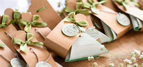 Wedding Gifts & Giveaways .